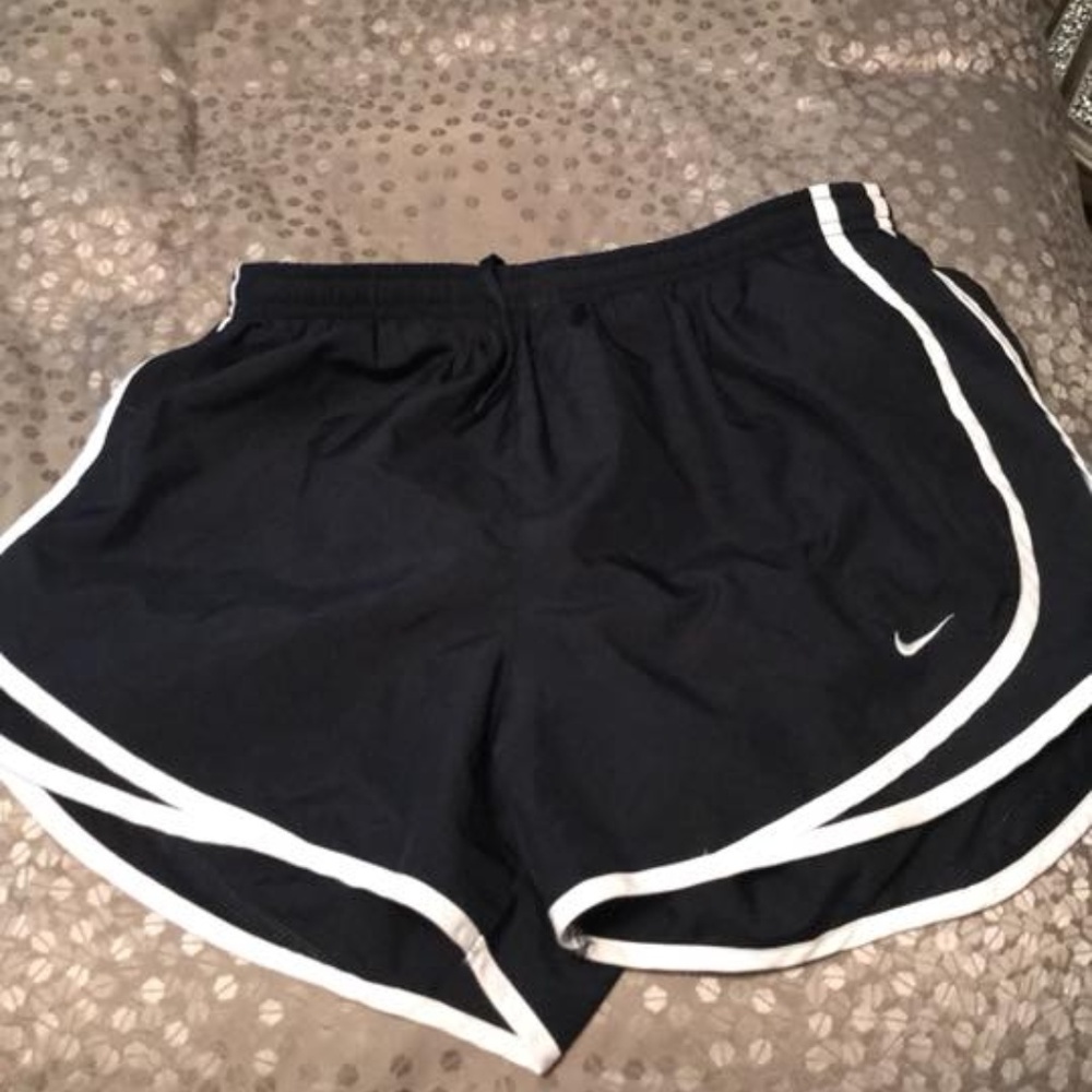 Women nike running shorts size medium